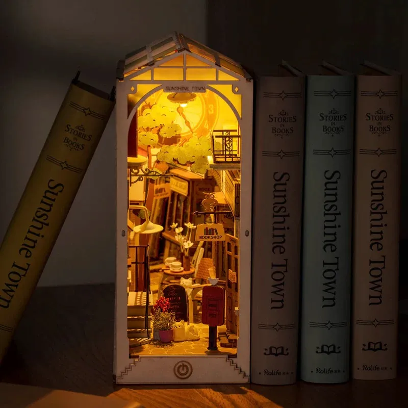 3D drvene puzzle / držač za knjige SUNČANI GRAD 