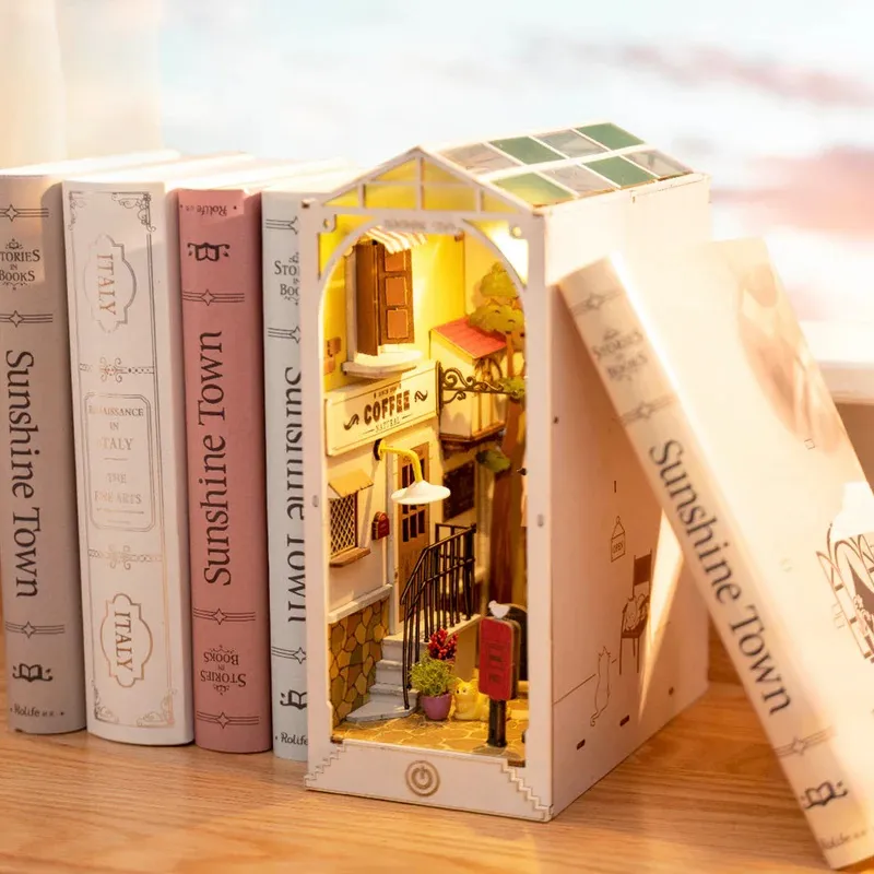 3D drvene puzzle / držač za knjige SUNČANI GRAD 