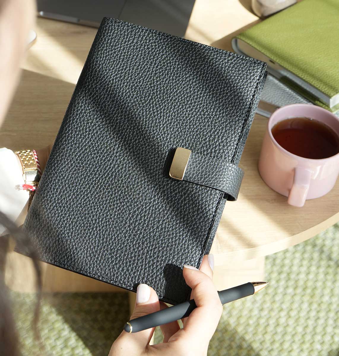 Dnevnik sa kopčom A5 EXECUTIVE Grey, 240 st. Na linije 