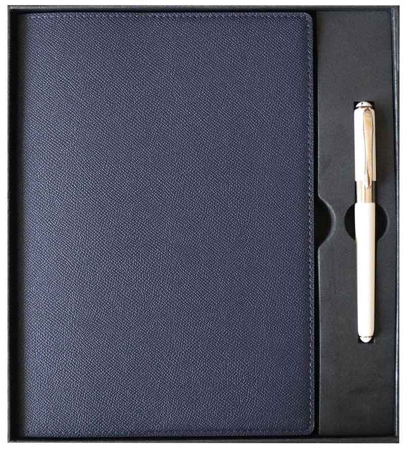 Rokovnik sa olovkom BOUTIQUES 19X25cm tamno plavi linije 