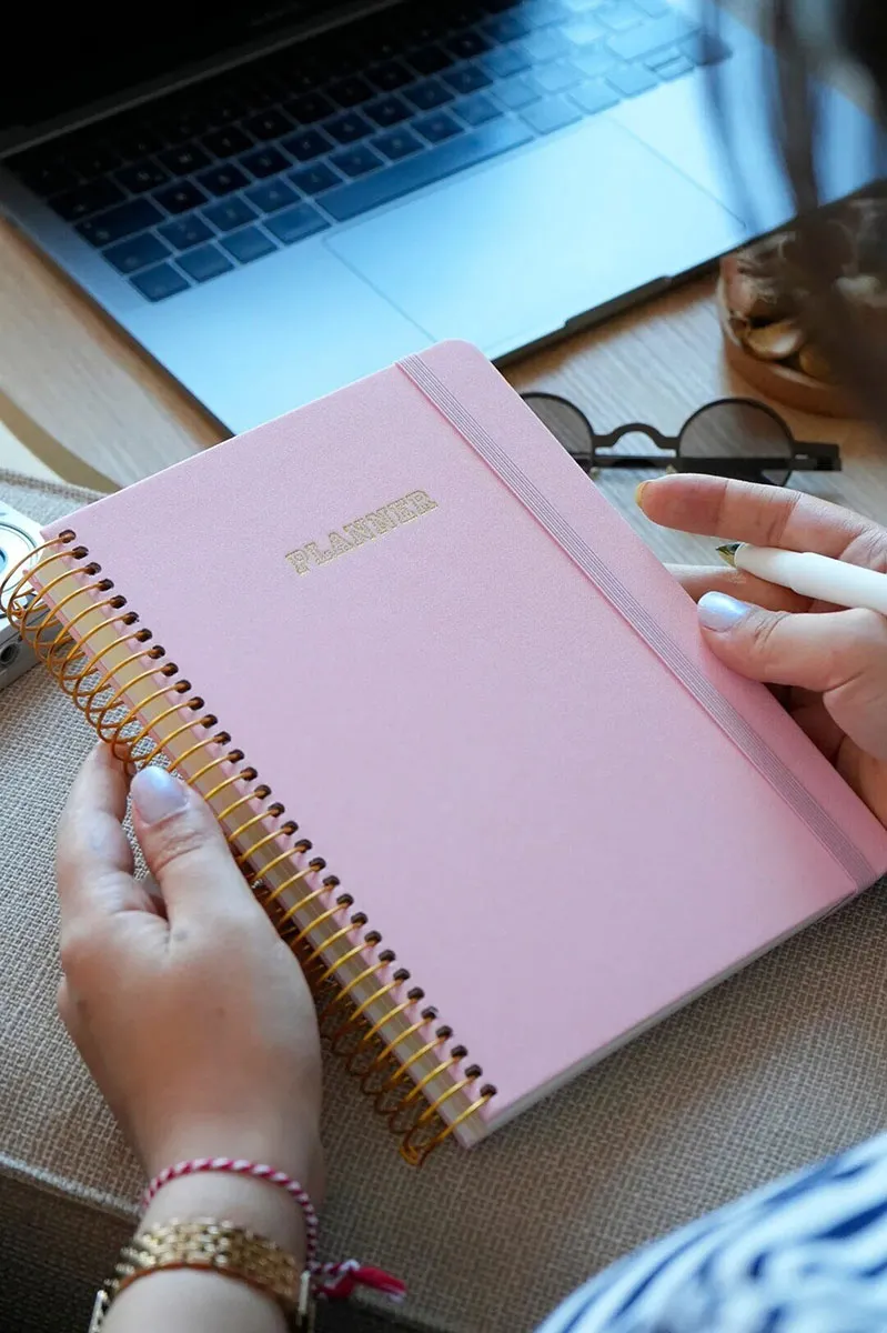 Victoria's Journals A5 rokovnik sa spiralom LINEN roze 