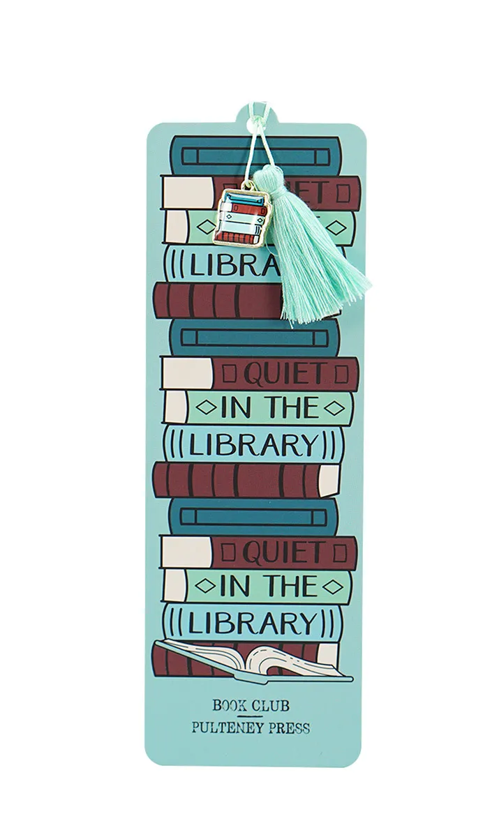 Papirni bookmarker sa priveskom QUIEST IN THE LIBRARY