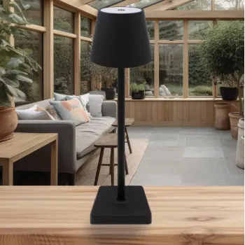 Punjiva smart lampa - CRNA 