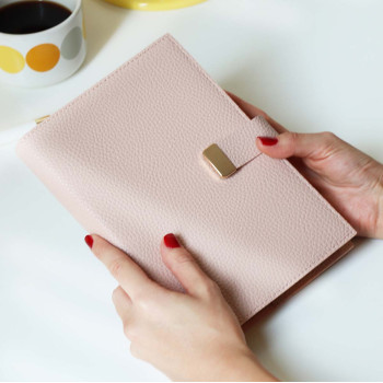 Dnevnik sa kopčom A5 EXECUTIVE Pink, 240 st. Na linije 