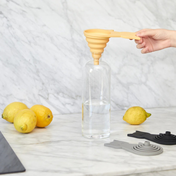 Sklopivi silikonski levak sa magnetom MEOW - ORANGE 