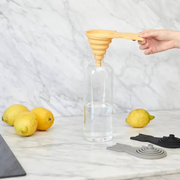 Sklopivi silikonski levak sa magnetom MEOW - ORANGE 