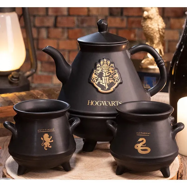 HARRY POTTER  set čajnik i šolje HOGWARTS 