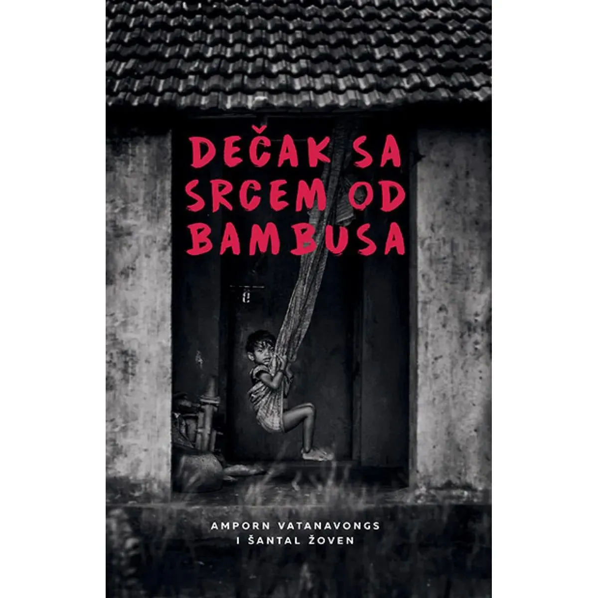 DEČAK SA SRCEM OD BAMBUSA 