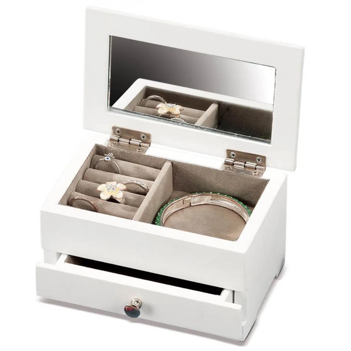 Kutija za nakit bele boje 