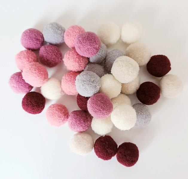 Pom pom-ovi 35kom NUDE 