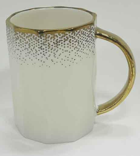 Šolja sa zlatnim detaljima 