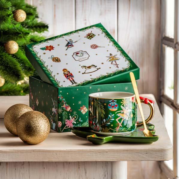 Novogodišnja šolja sa kašičicom i tanjirićem CHRISTMAS SPIRIT 