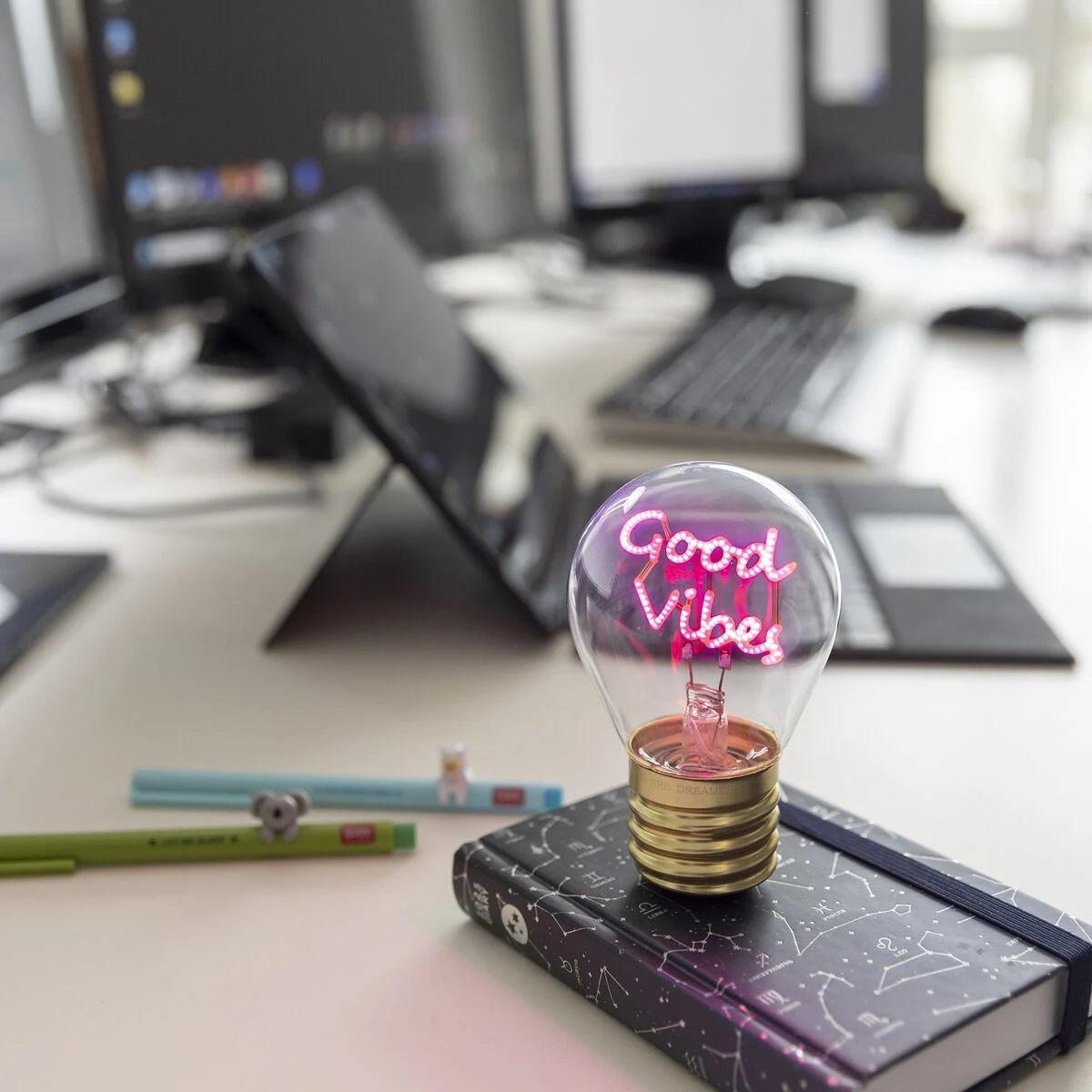 Lampa u obliku sijalice GOOD VIBES 