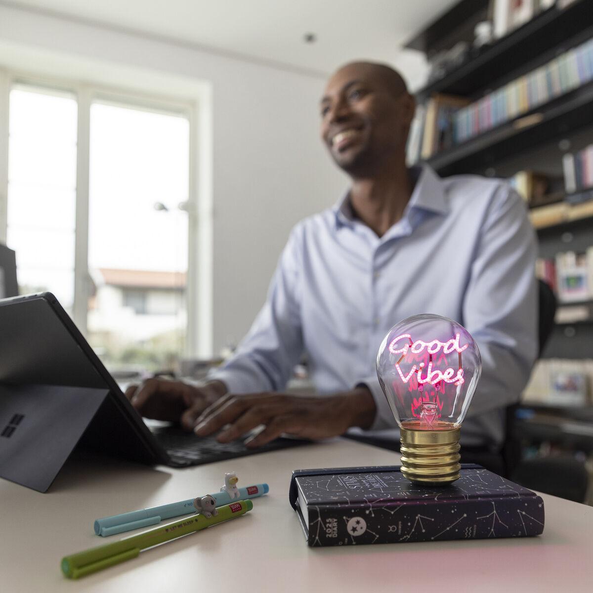 Lampa u obliku sijalice GOOD VIBES 