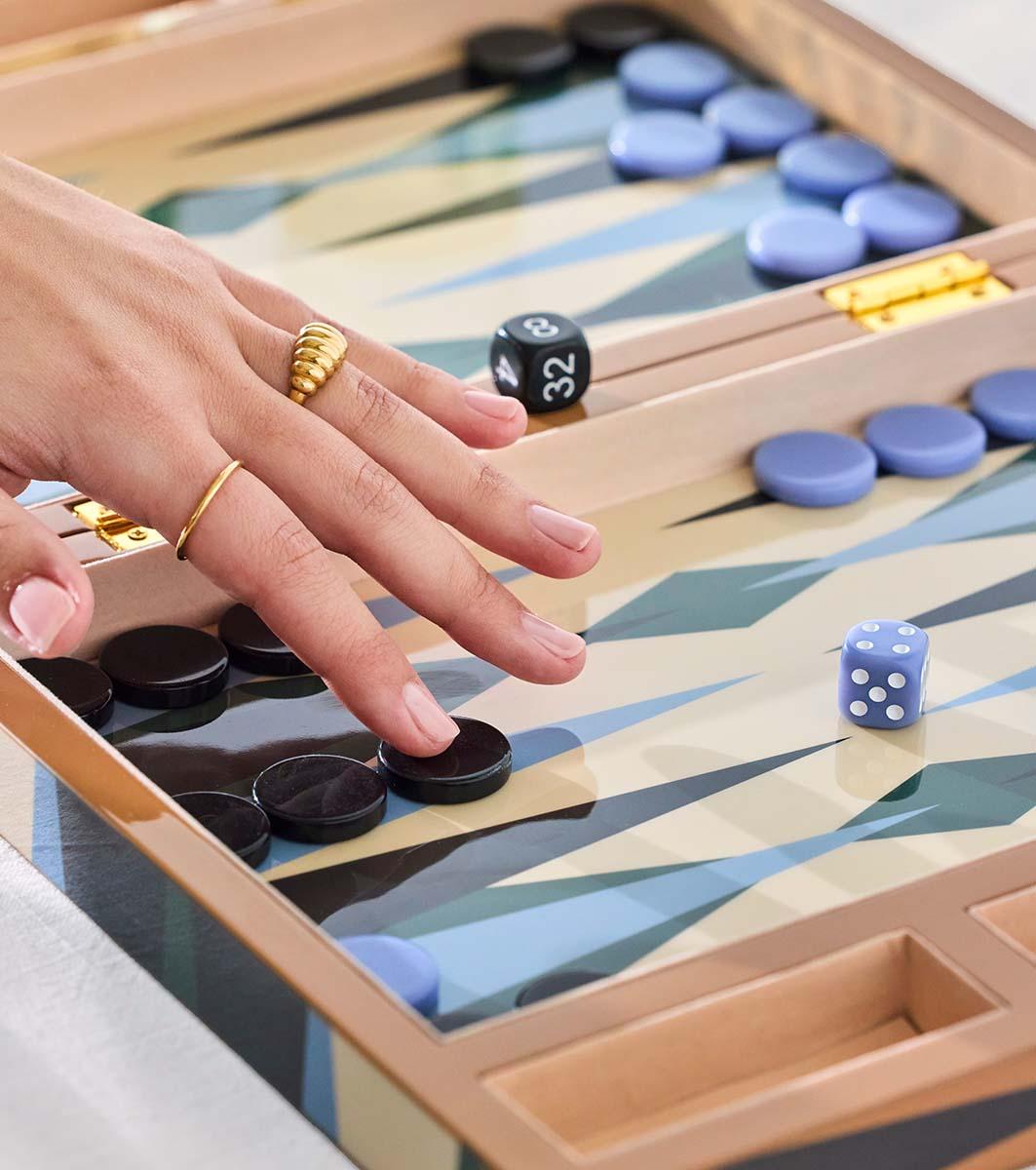 Društvena igra BACKGAMMON (lakirana drvena kutija) 