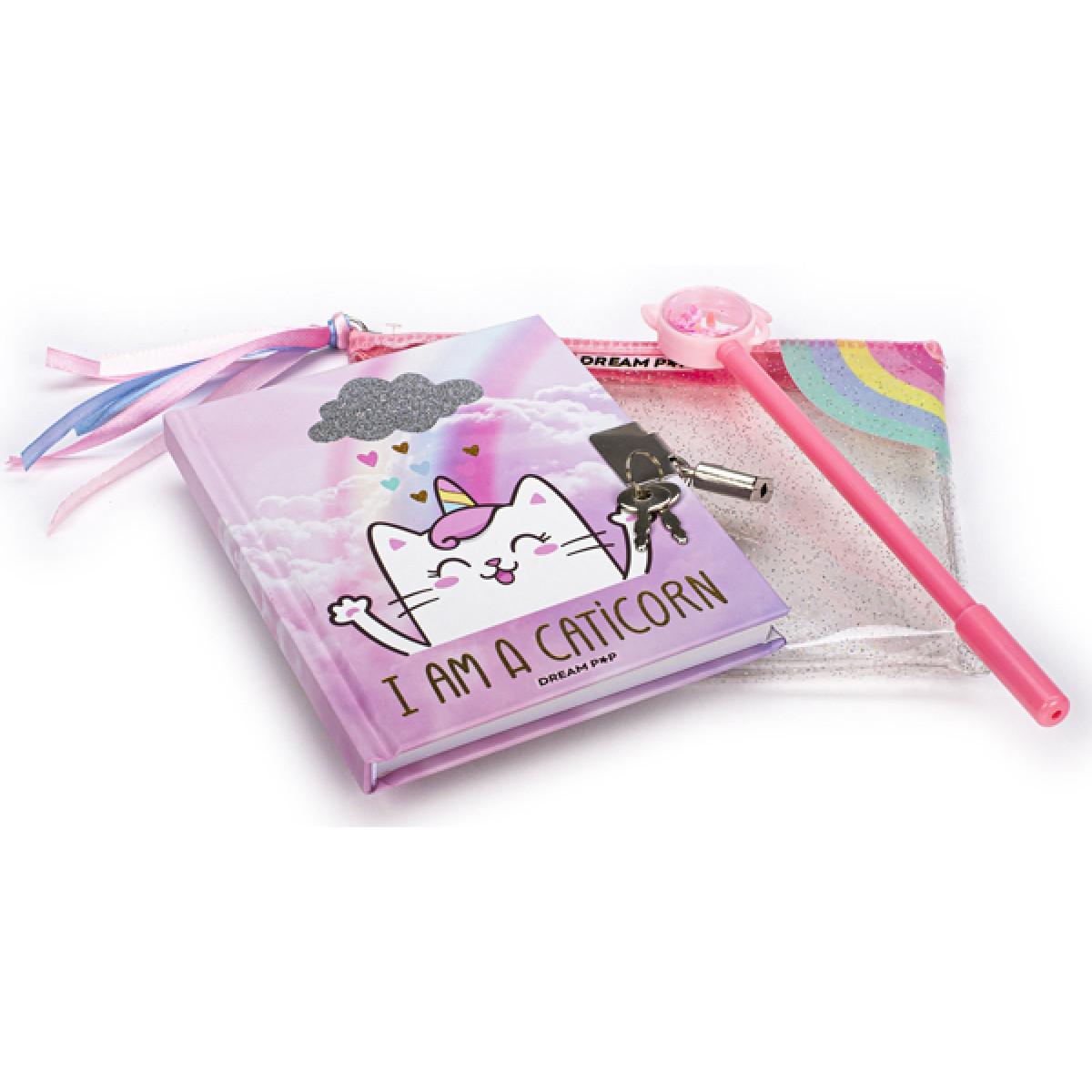 Dnevnik sa ključićem i hemijska olovka u neseseru 