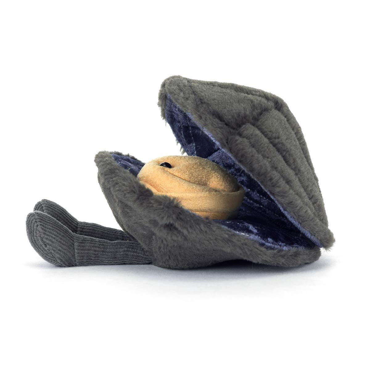 Plišana igračka ŠKOLJKA DAGNJOSLAV 17cm 