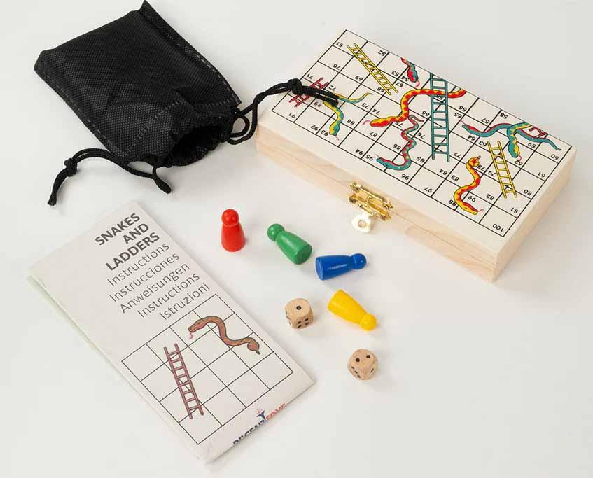 Društvena igra ON THE GO SNAKES & LADDERS 