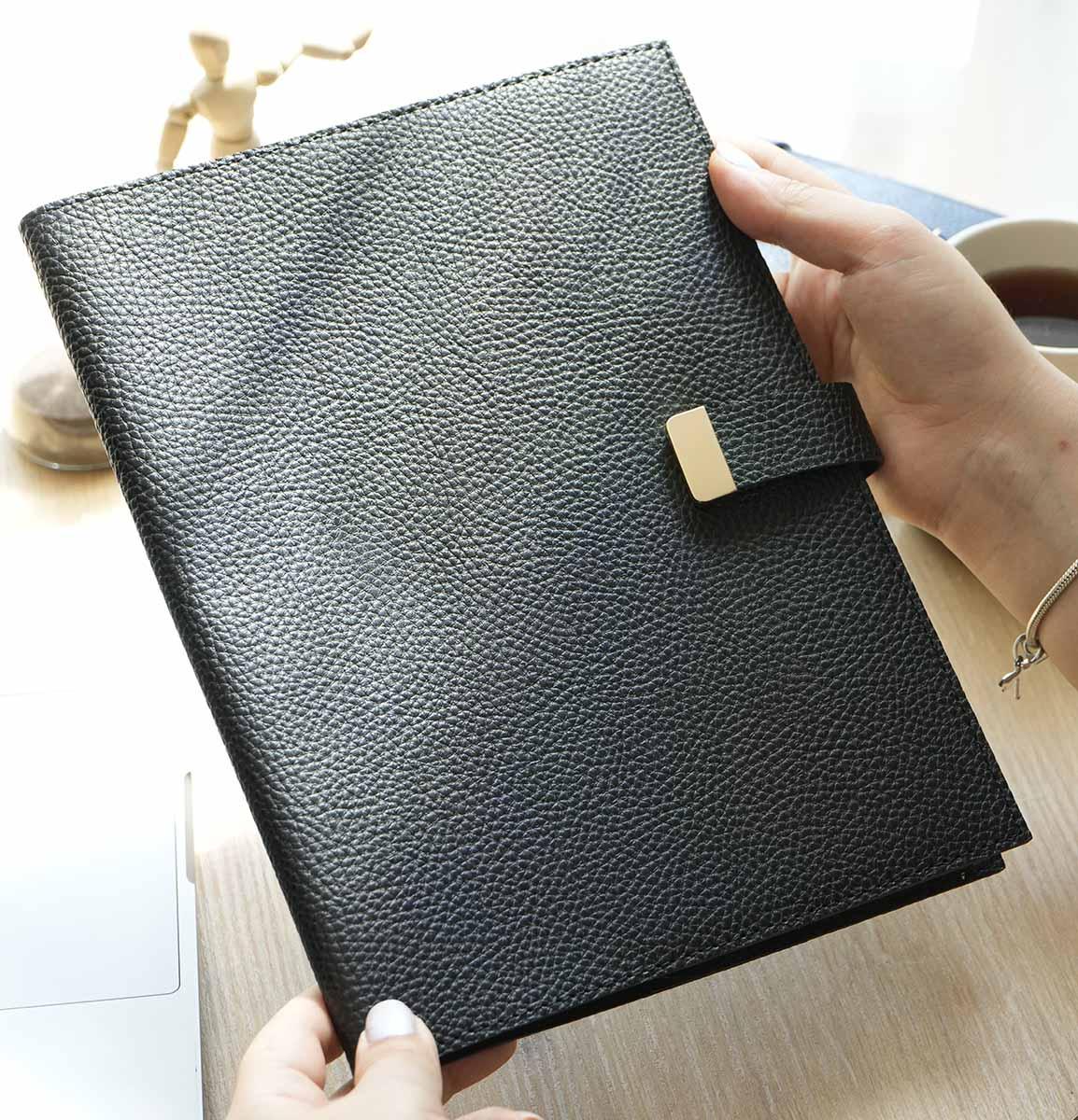 Dnevnik sa kopčom EXECUTIVE Grey, 19x25cm 176 st. Na linije 