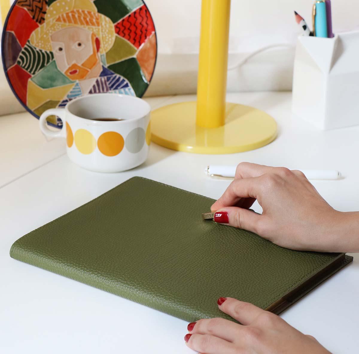 Dnevnik sa kopčom EXECUTIVE Green, 19x25cm 176 st. Na linije 