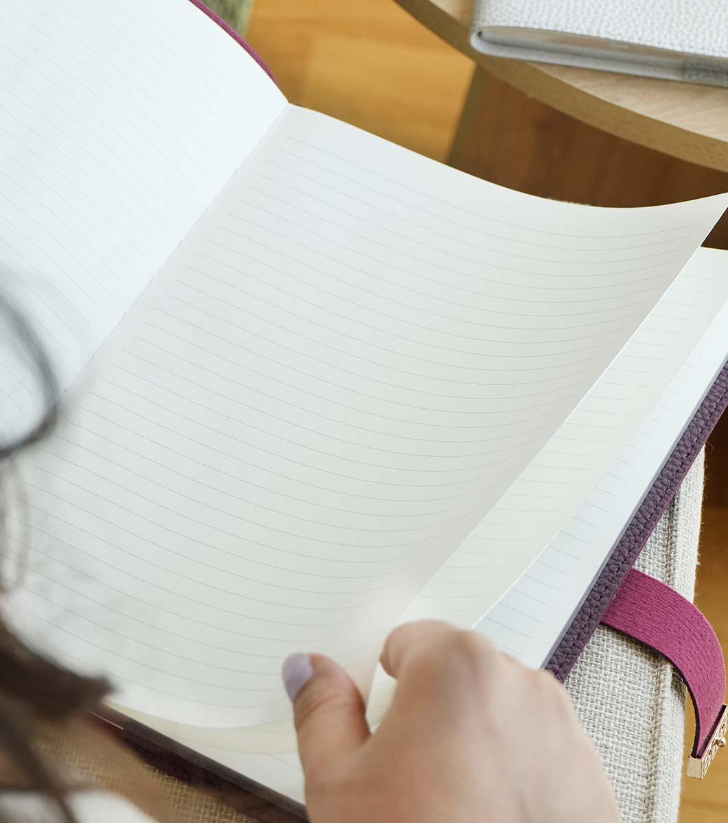 Dnevnik sa kopčom EXECUTIVE Purple, 19x25cm 176 st. Na linije 