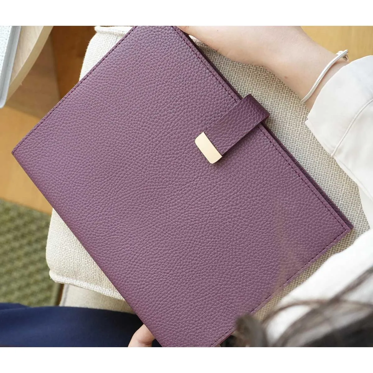 Dnevnik sa kopčom EXECUTIVE Purple, 19x25cm 176 st. Na linije 