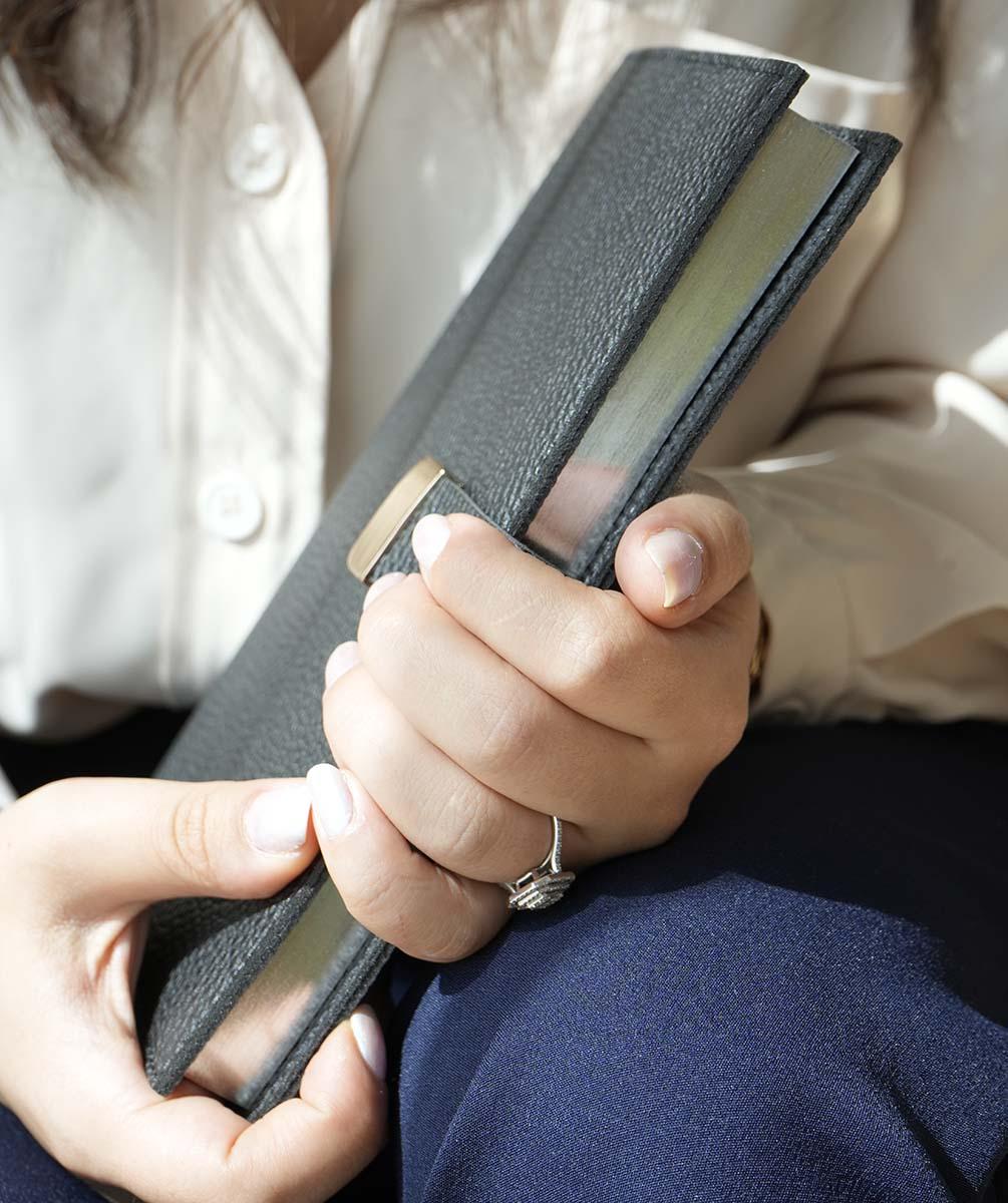 Dnevnik sa kopčom A5 EXECUTIVE Grey, 240 st. Na linije 