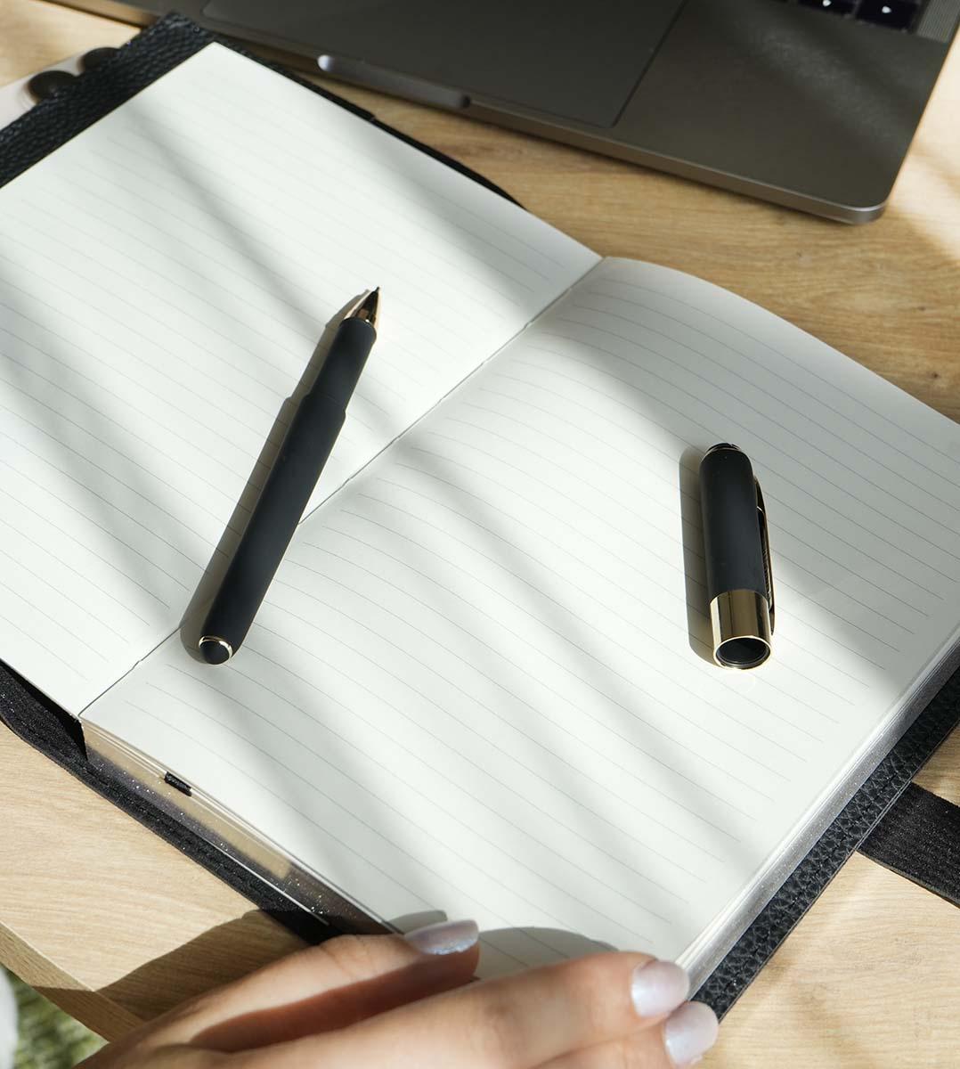 Dnevnik sa kopčom A5 EXECUTIVE Grey, 240 st. Na linije 