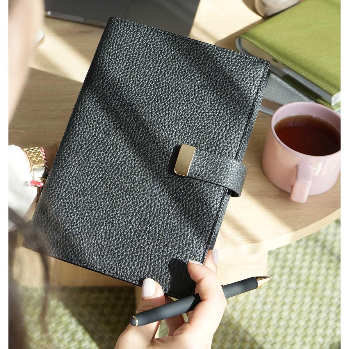 Dnevnik sa kopčom A5 EXECUTIVE Grey, 240 st. Na linije 