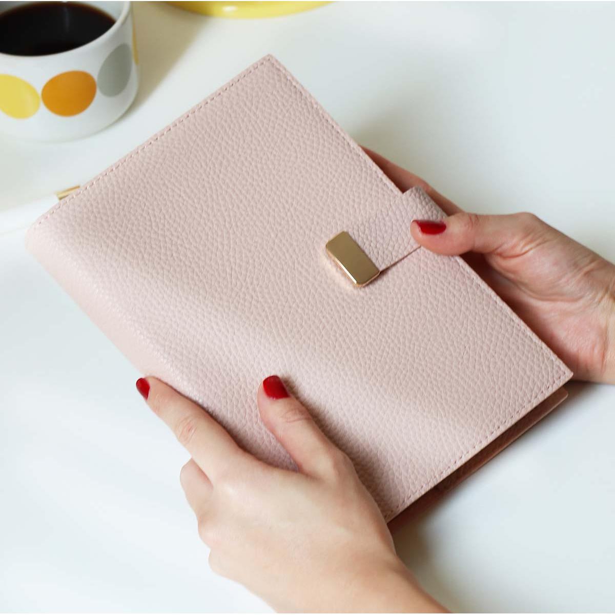 Dnevnik sa kopčom A5 EXECUTIVE Pink, 240 st. Na linije 