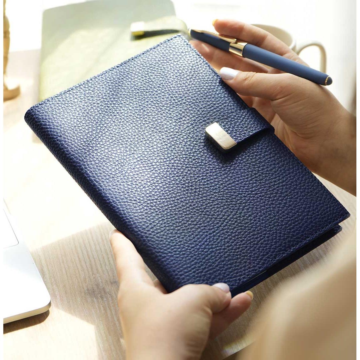 Dnevnik sa kopčom A5 EXECUTIVE Blue, 240 st. Na linije 