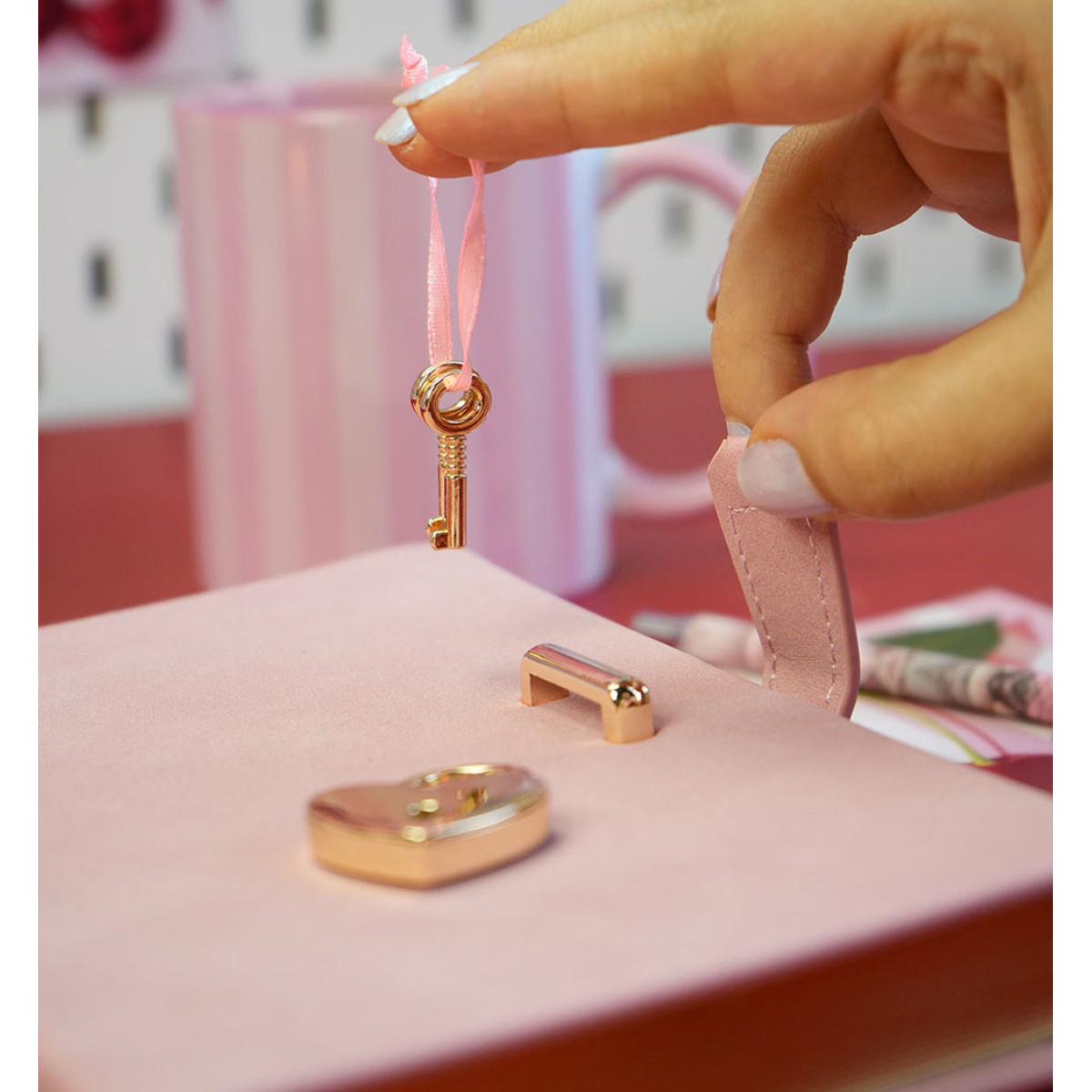 Dnevnik sa ključem HUSH HUSH Pink, 160 st. Na linije 