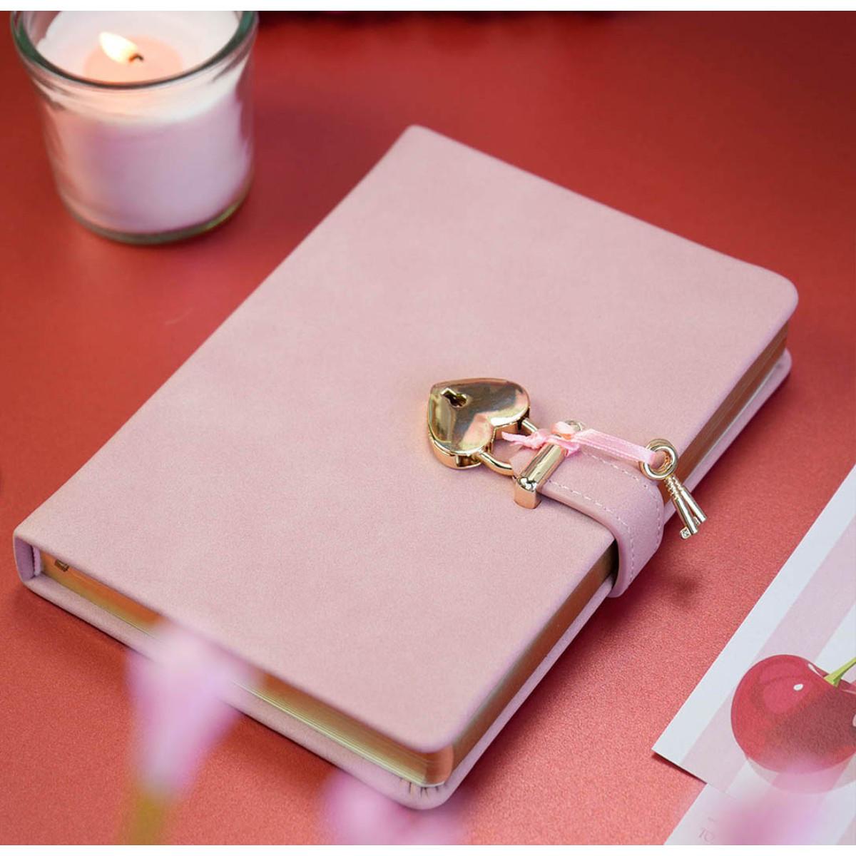 Dnevnik sa ključem HUSH HUSH Pink, 160 st. Na linije 