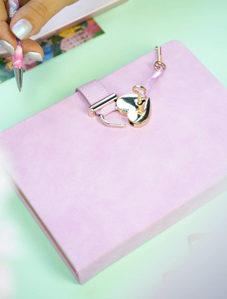 Dnevnik sa ključem HUSH HUSH Lila, 160 st. Na linije 