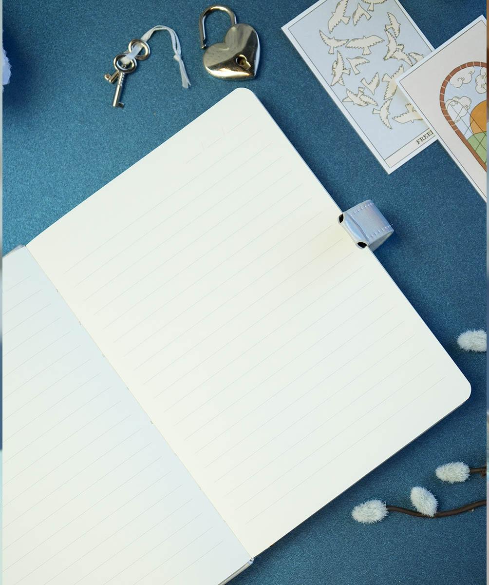 Dnevnik sa ključem HUSH HUSH Metalik plava, 160 st. Na linije 