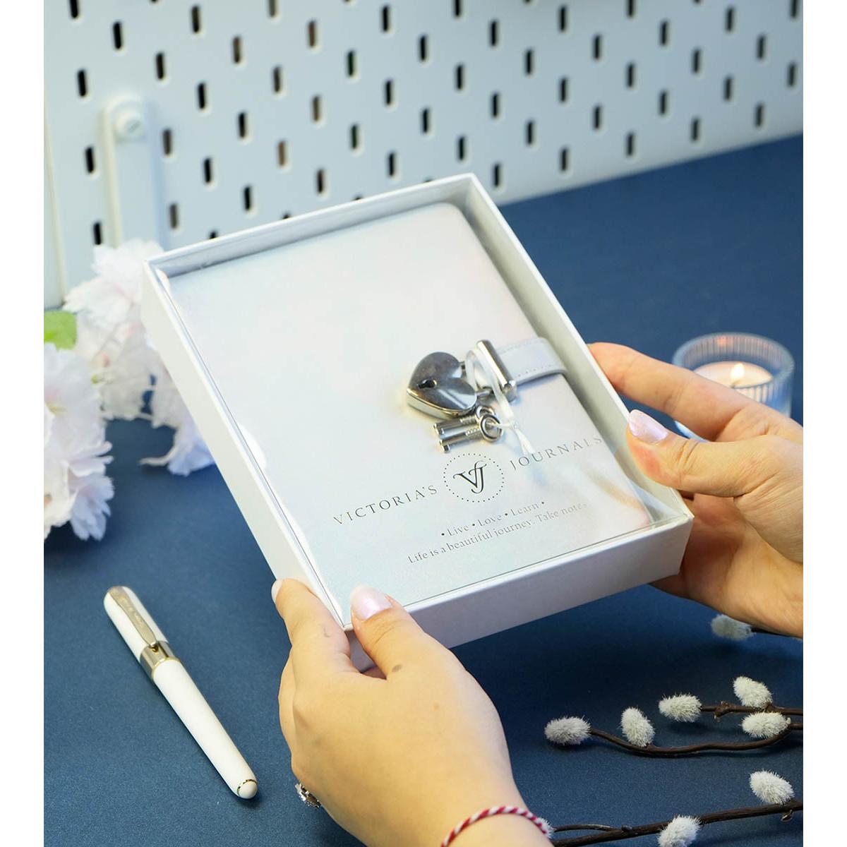 Dnevnik sa ključem HUSH HUSH Metalik plava, 160 st. Na linije 