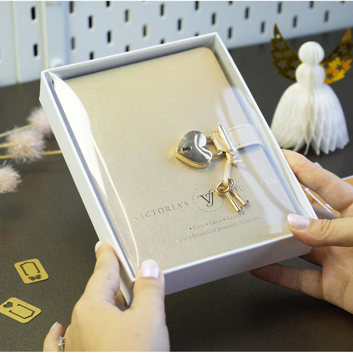 Dnevnik sa ključem HUSH HUSH Gold, 160 st. Na linije 