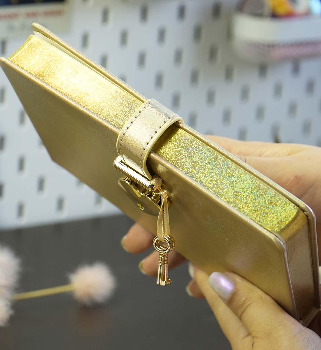 Dnevnik sa ključem HUSH HUSH Gold, 160 st. Na linije 