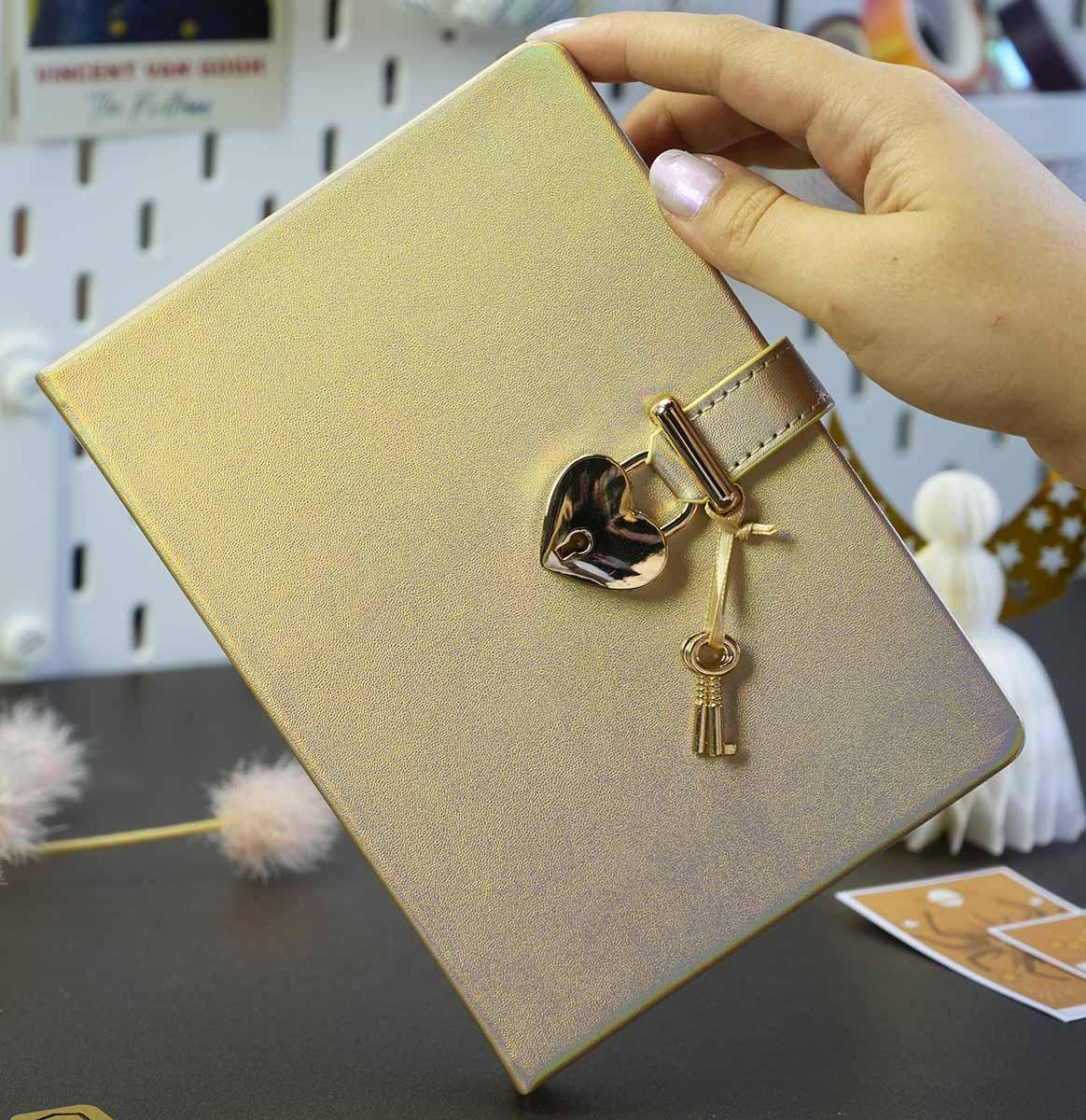 Dnevnik sa ključem HUSH HUSH Gold, 160 st. Na linije 