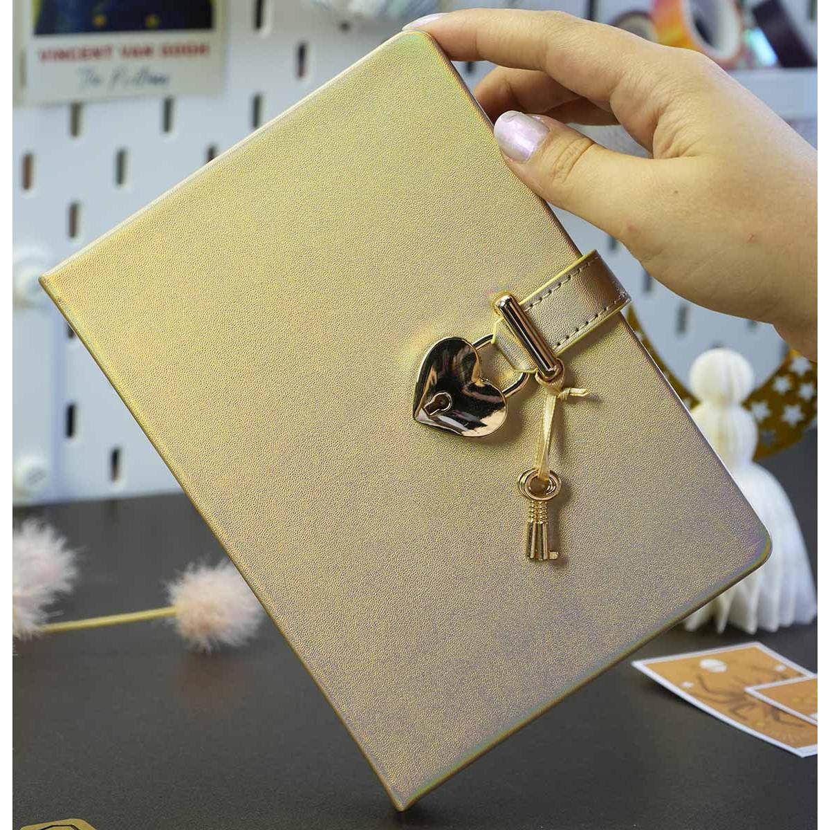 Dnevnik sa ključem HUSH HUSH Gold, 160 st. Na linije 