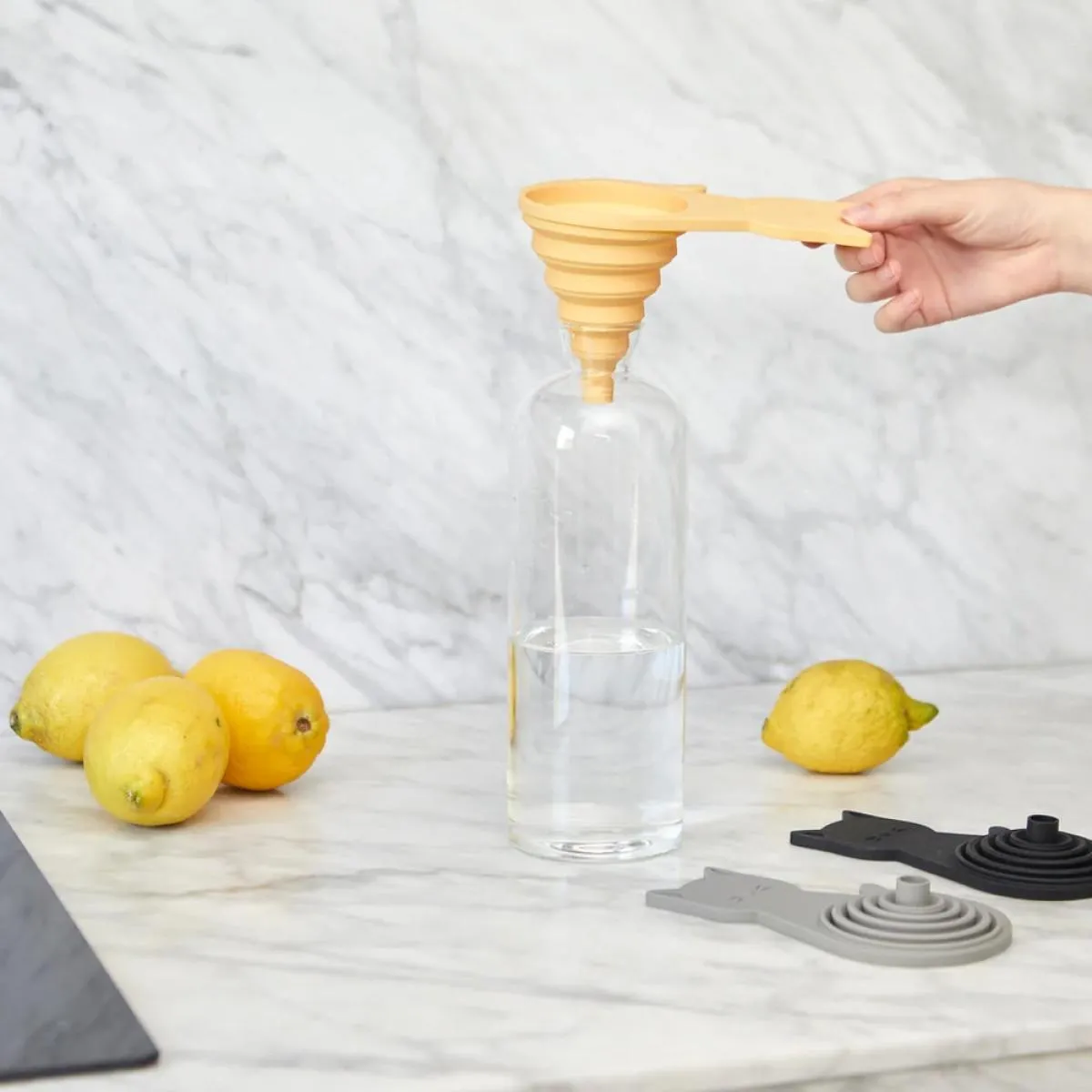 Sklopivi silikonski levak sa magnetom MEOW - ORANGE 