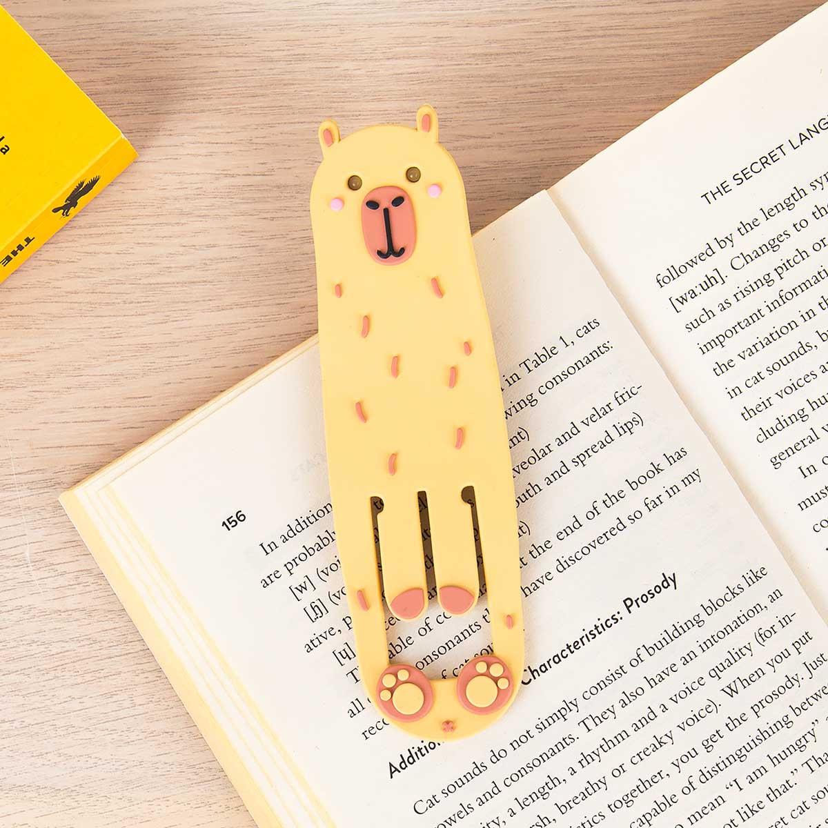 Lampa za čitanje i bookmarker GIFT REPUBLIC Kapibara 