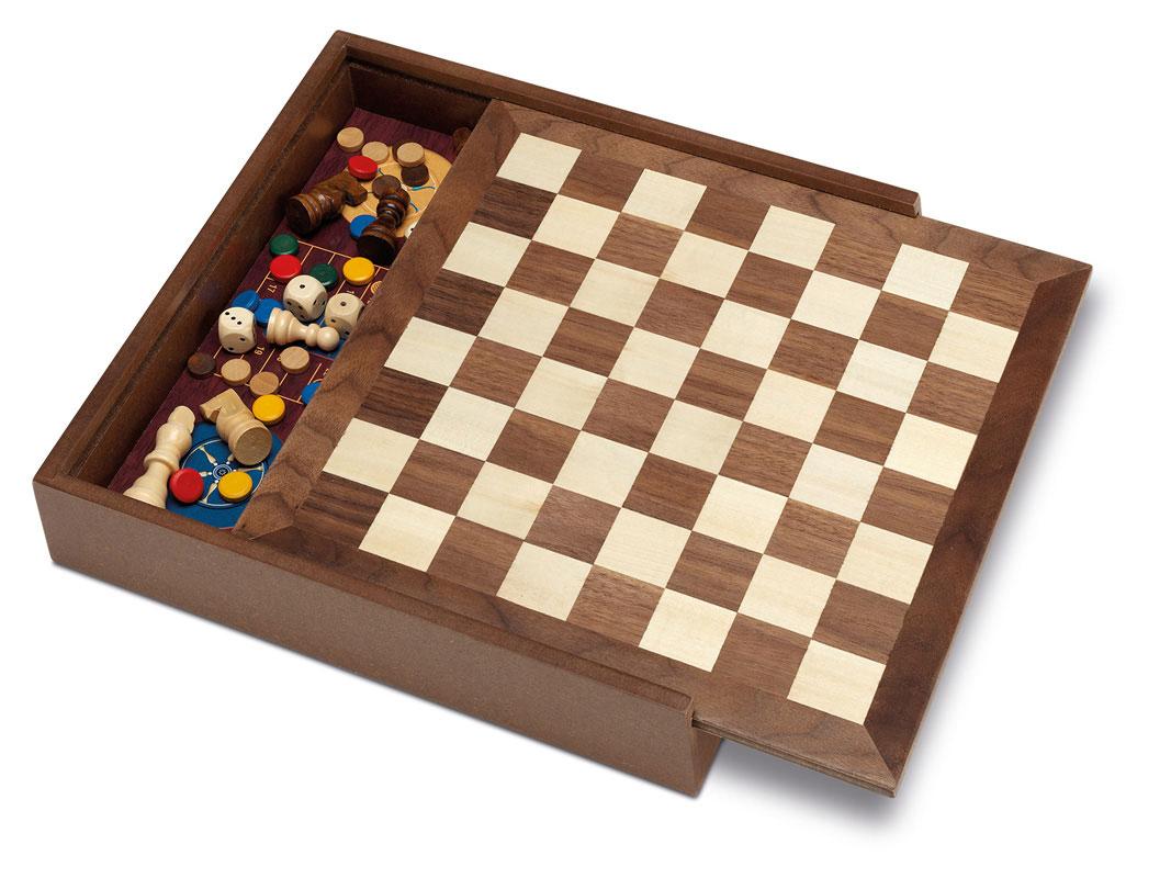 Set društvenih igara 5 u 1 (šah, tavle, dame guske, ne ljuti se čoveče) 