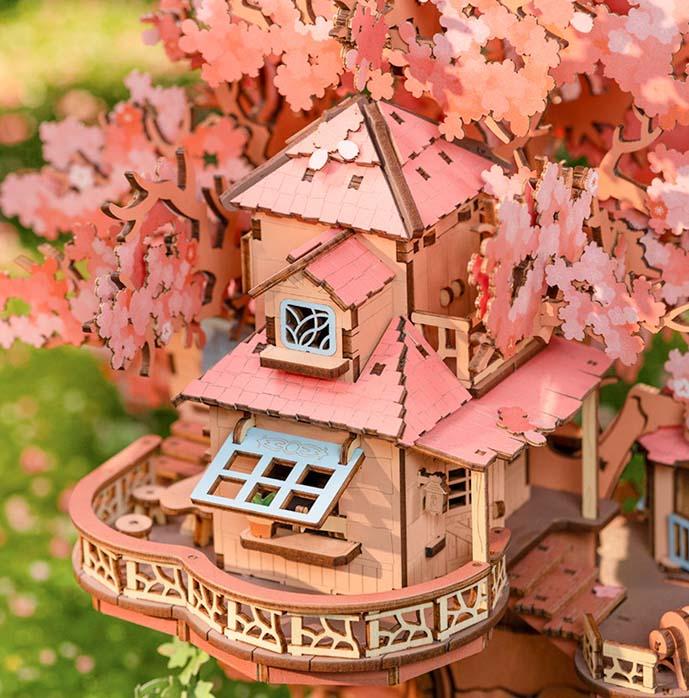 3D puzzle KUĆICA NA DRVETU TREŠNJE 